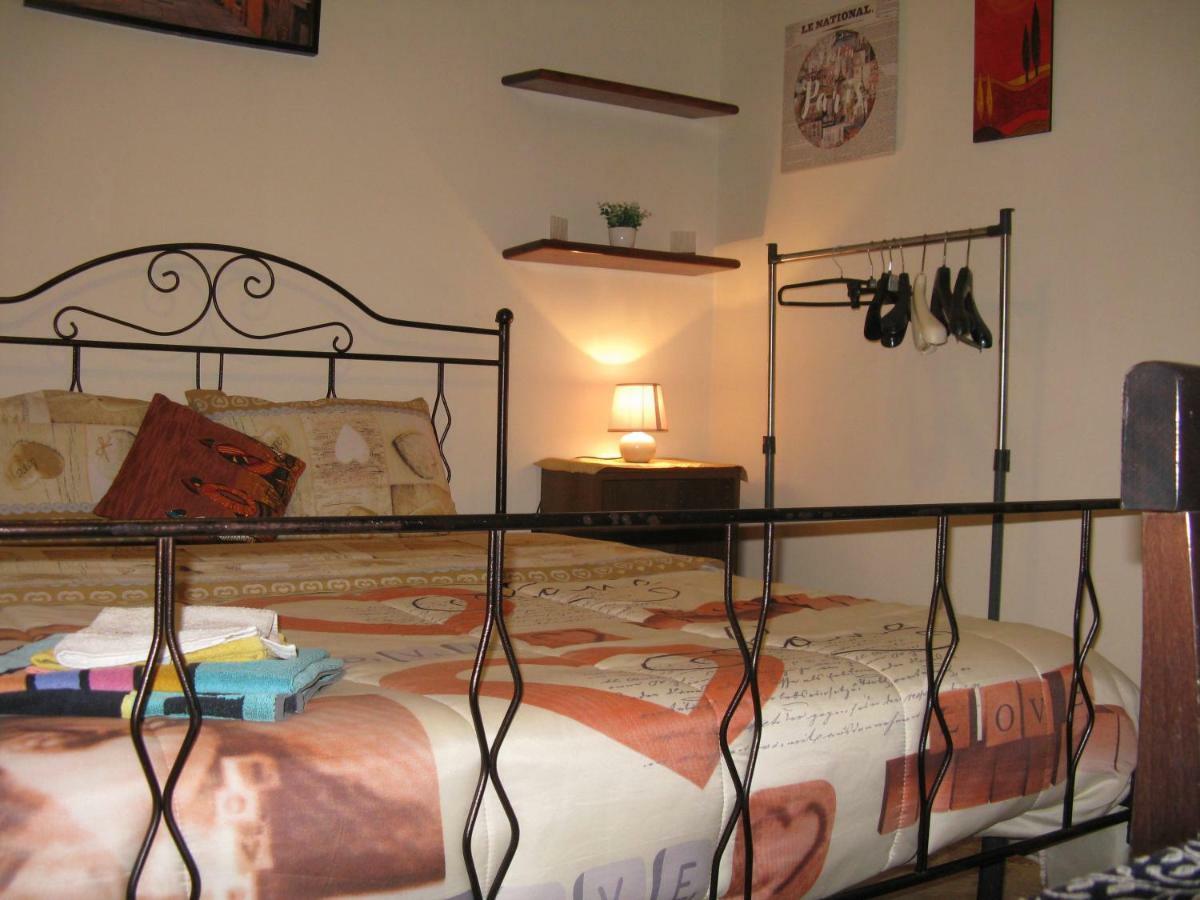 Le Stanze Di Ginevra - Via Tescione Hotell Caserta Eksteriør bilde